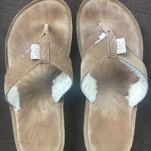 Ugg flip flops